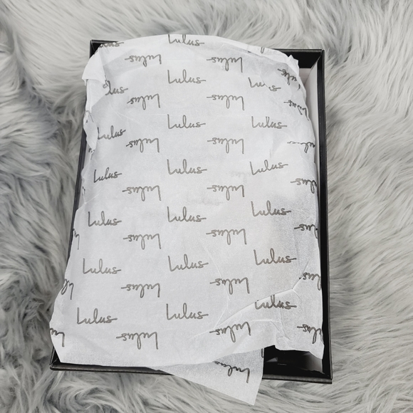 *NEW* Lulu's Black Vegan Suede Heels, single strap - Picture 8 of 12